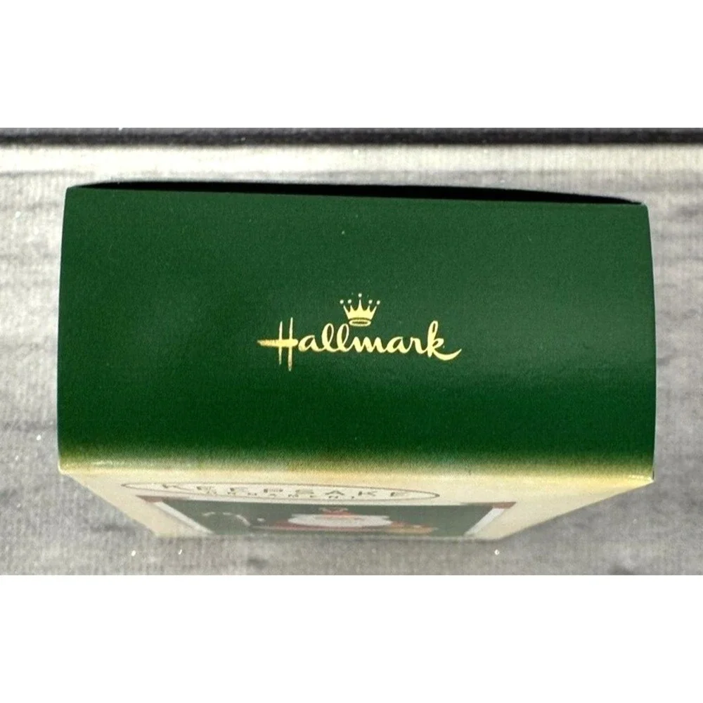 HALLMARK KEEPSAKE 2005 MINIATURE CHRISTMAS ORNAMENT DANCING‎ SANTA